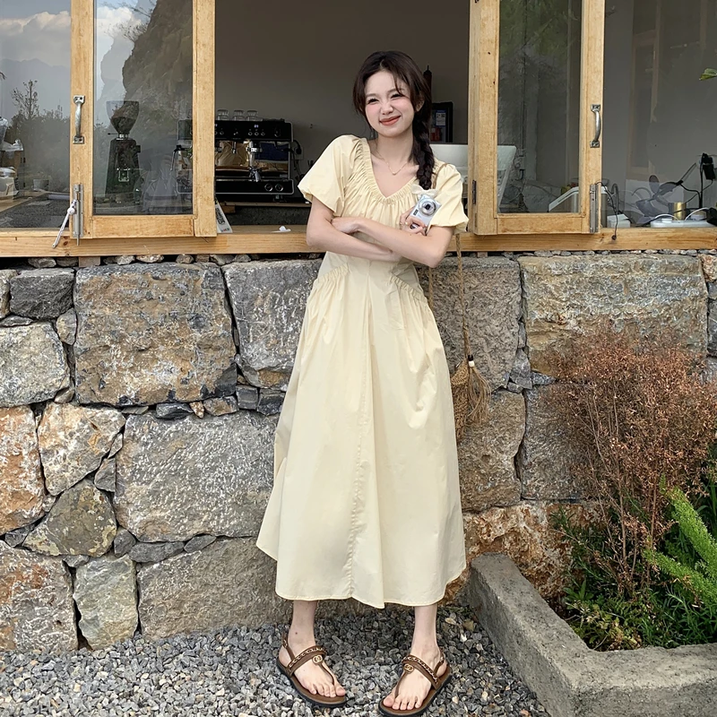 黄色绝美连衣裙女夏新款气质温柔风泡泡袖V领老钱风松弛感女装