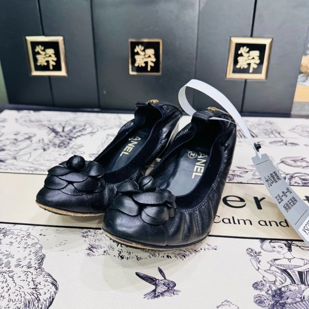 95新 Chanel/香奈儿 山茶花羊皮高跟鞋37码ysc0760