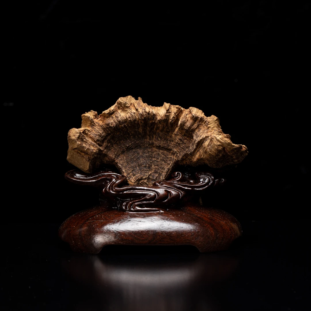 沉香【收藏级摆件】芽庄横财 约58g 雕刻件 沉香摆件