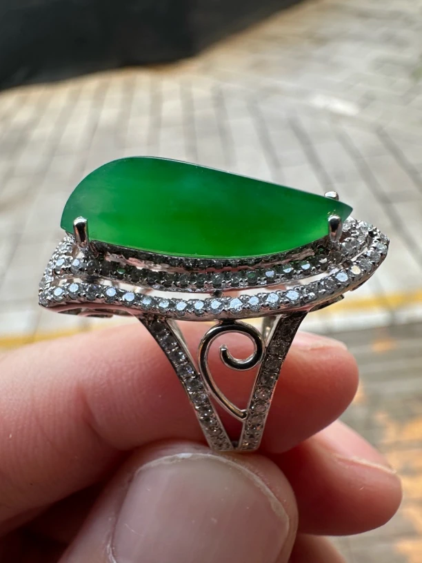 缅甸天然翡翠A货18k金钻镶嵌戒指
