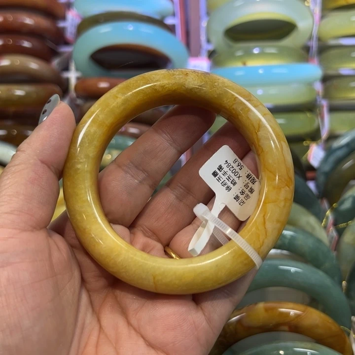 蛇纹石玉未镶嵌手镯杏**意