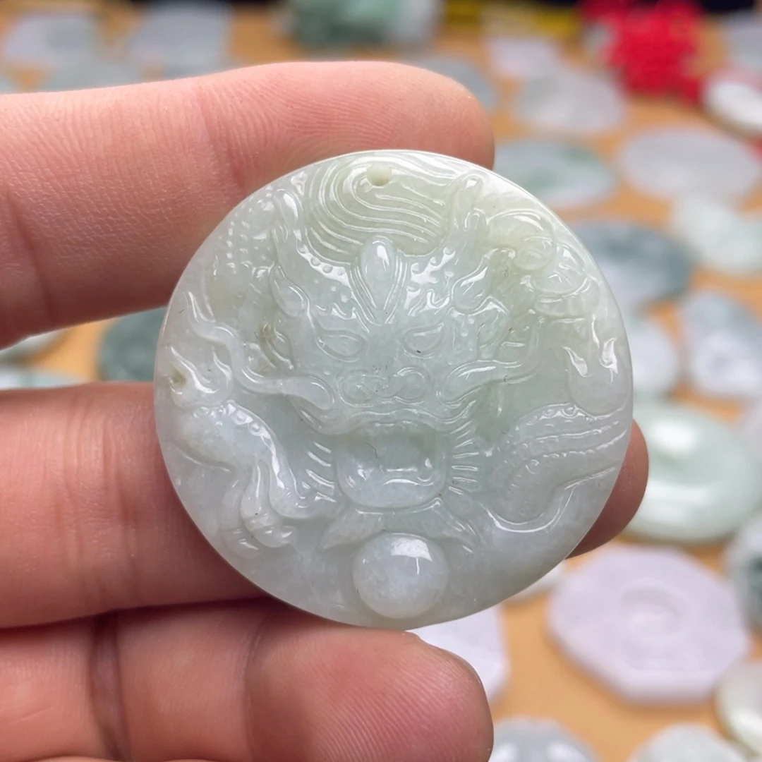 翡翠未镶嵌颈饰龙牌