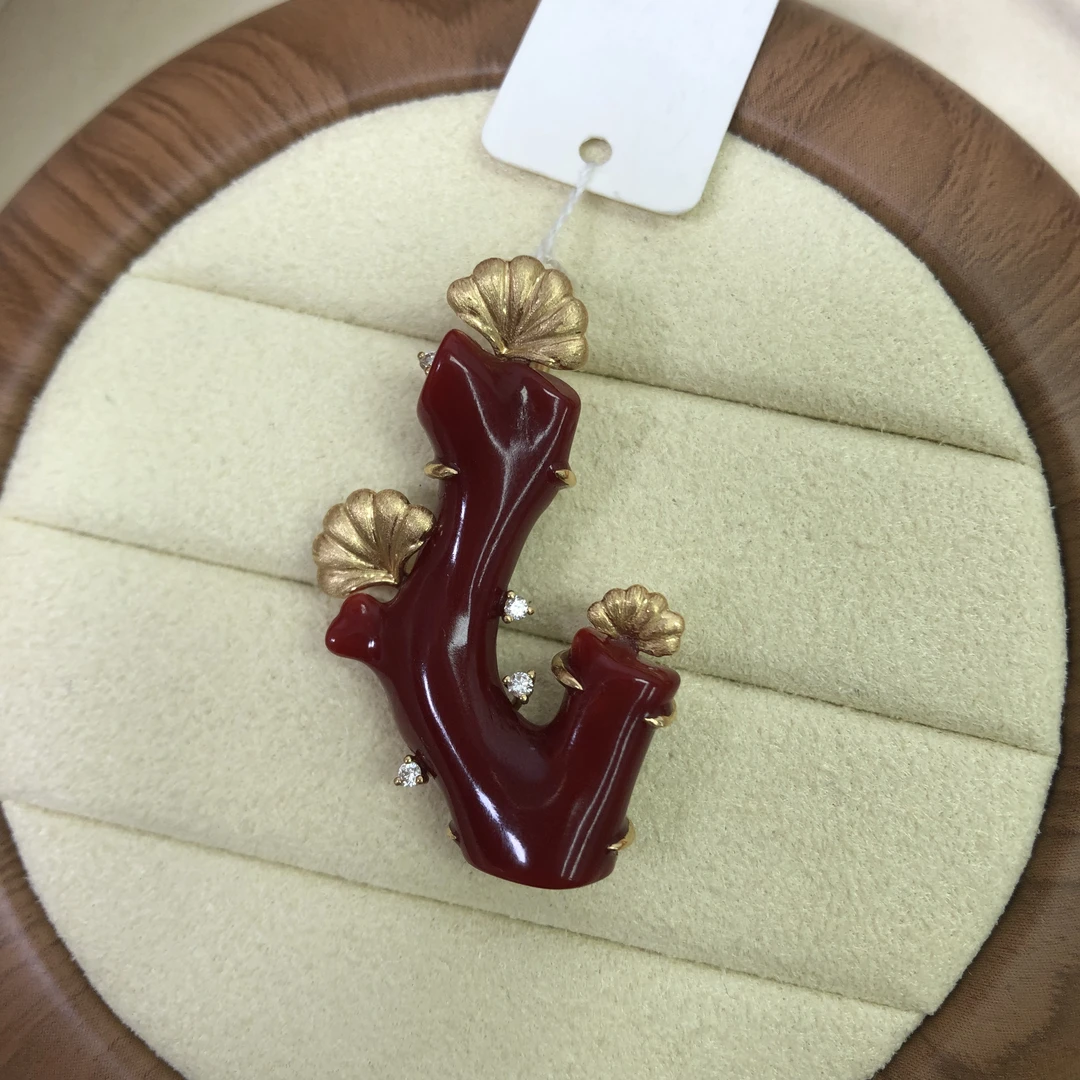 天然珊瑚日料阿卡黑牛血吊坠