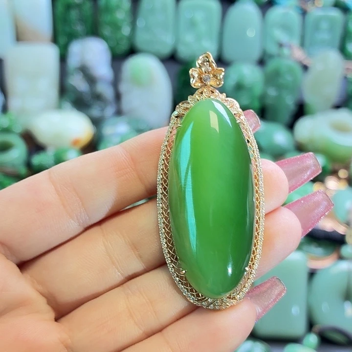 和田玉18K金镶嵌挂件