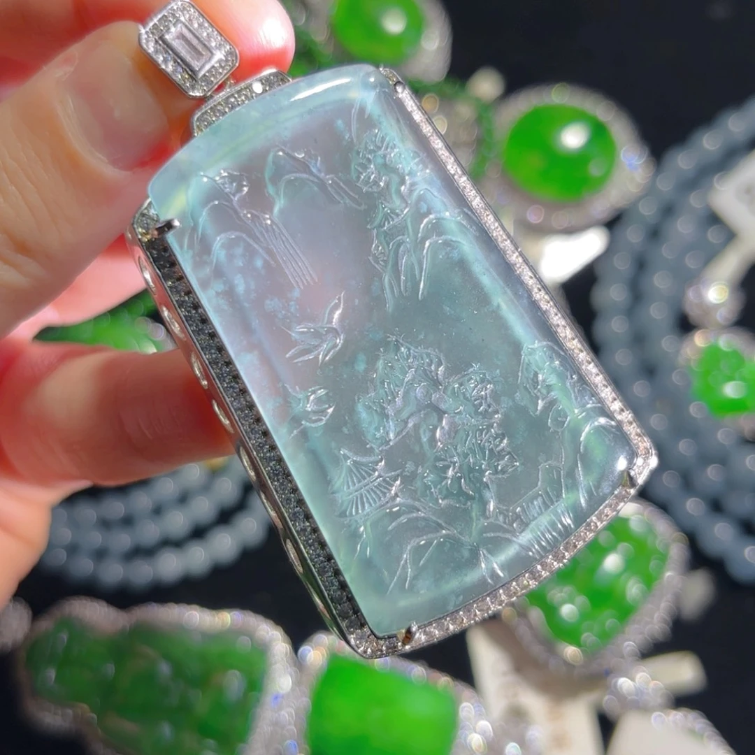 翡翠未镶嵌颈饰山水牌