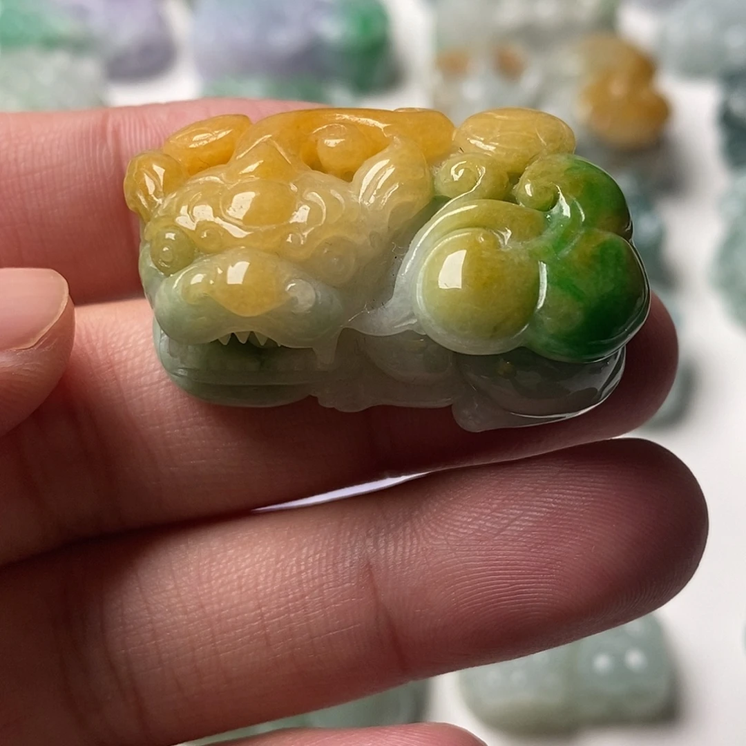 翡翠未镶嵌颈饰貔貅