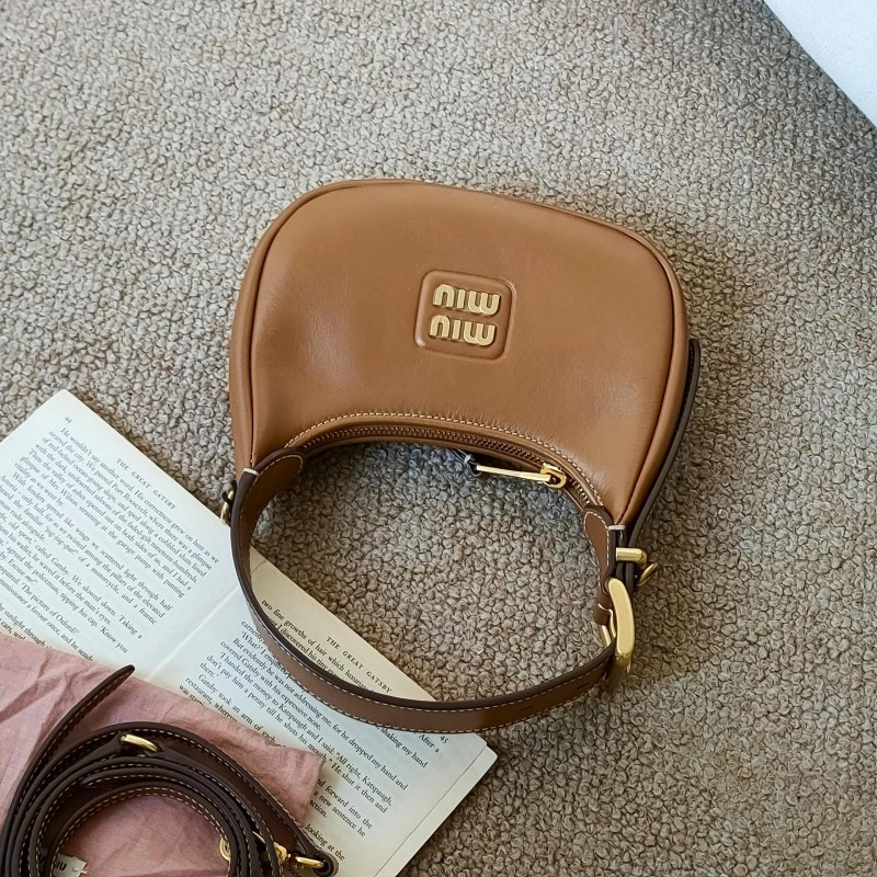 99新 MIU MIU/缪缪 Azul-焦糖色牛皮刻字徽标Hobo手提单肩包53903