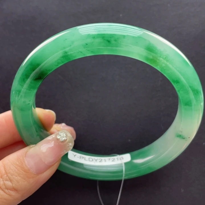 未镶嵌手镯石英质玉琪*