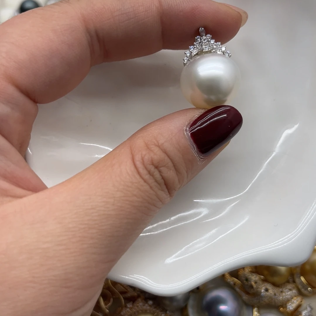 18K金镶嵌海水珍珠吊坠(不含链)