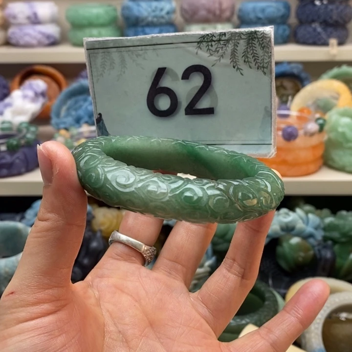 未镶嵌手镯石英岩玉