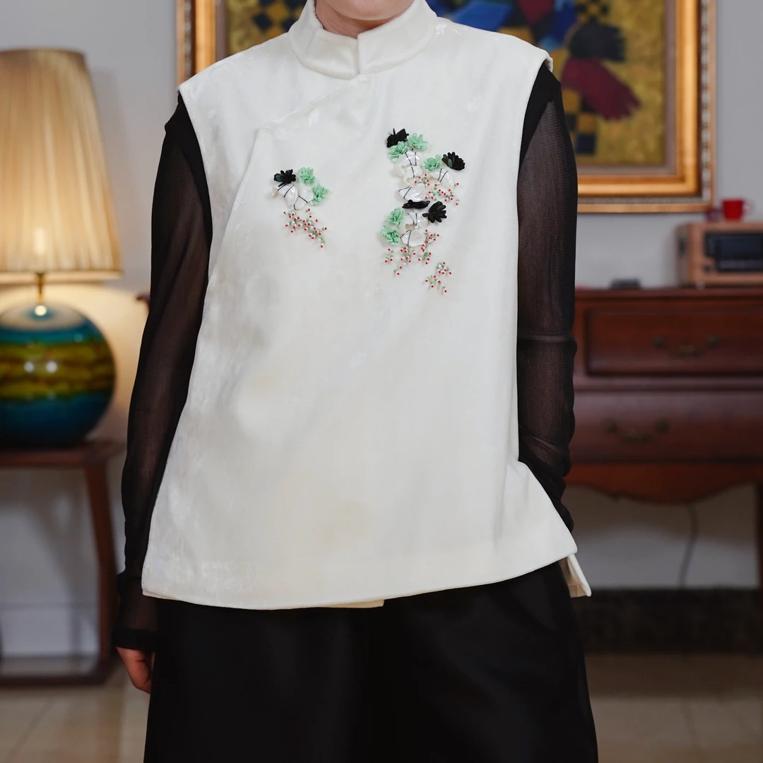 『云襟』复古中国风丝绒立领重工钉珠新中式马甲-P5K7029