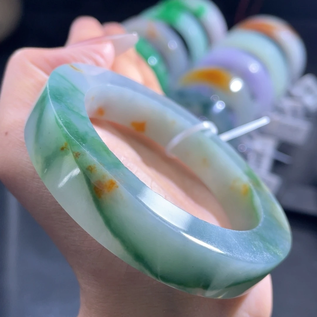 未镶嵌翡翠手镯定制翡翠