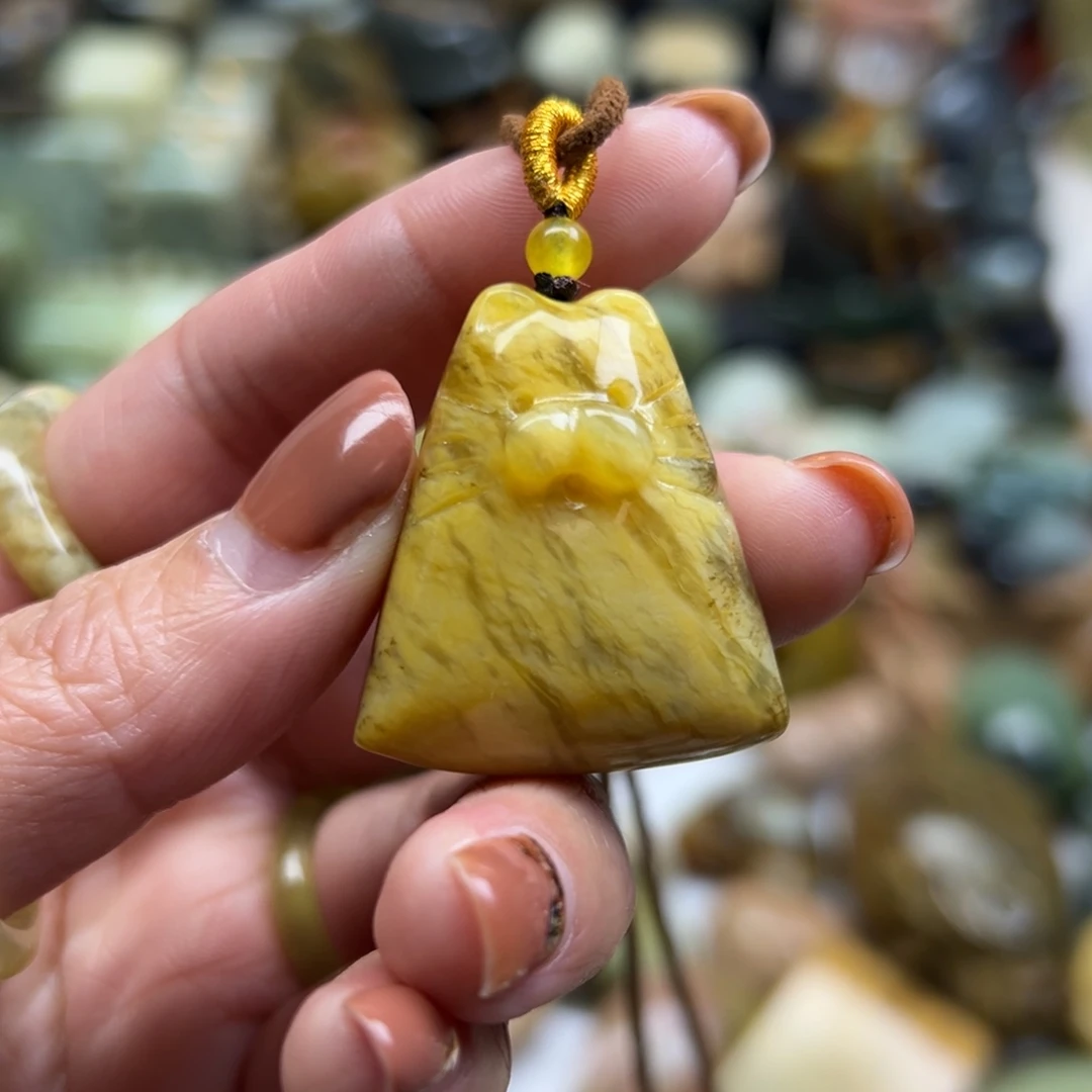 岫玉未镶嵌颈饰辽阳水草猫