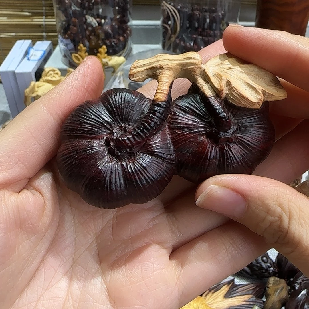 木小叶紫檀雕刻南瓜把件