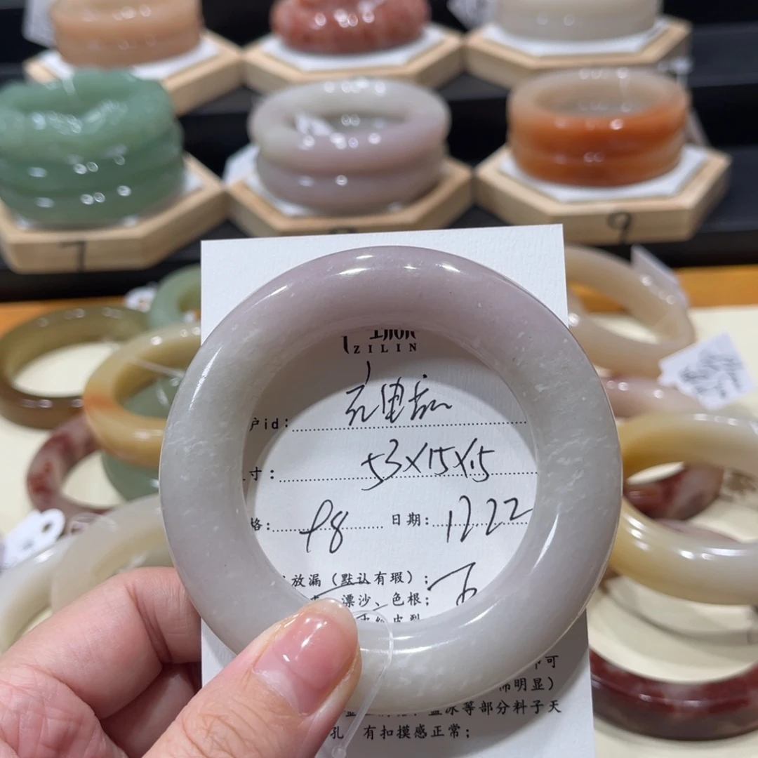 未镶嵌手镯石英质玉充***?