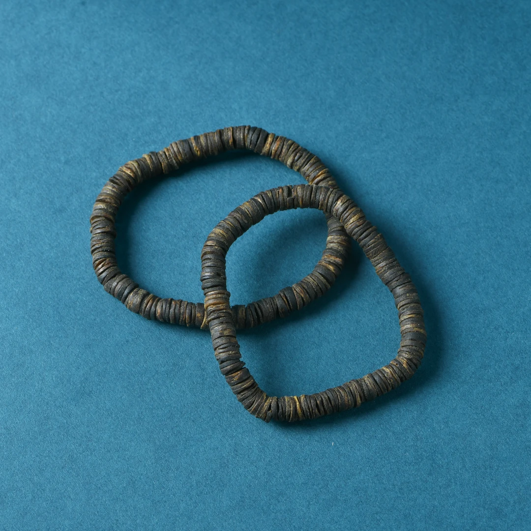 沉香海南莺歌绿奇楠沉水软油0.6随形片片手串(多样性发其一）