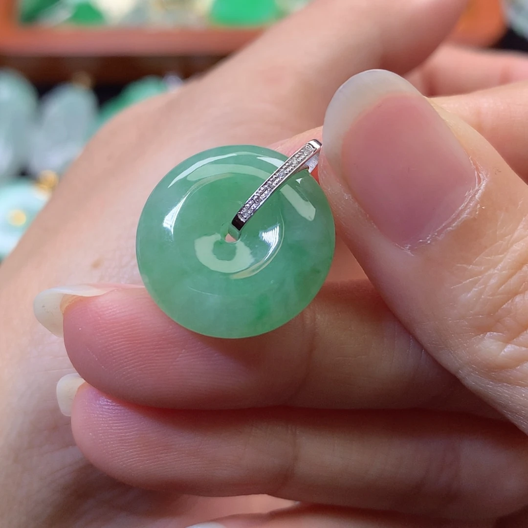 【闪购商品】吊坠(赠链)18K金镶嵌翡翠