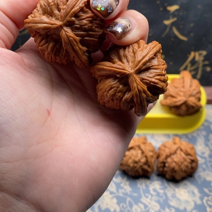 牧***文文玩核桃吊坠白狮子