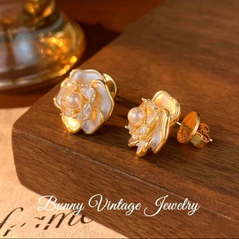 铜合金仿珍珠耳饰 法式山茶花耳钉铜合金锆石耳环女小众高级百搭