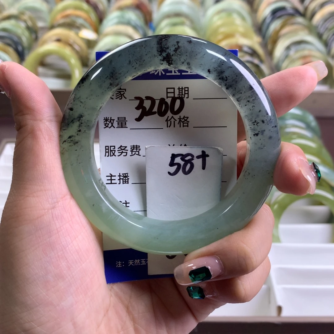 蛇纹石玉未镶嵌手镯3200
