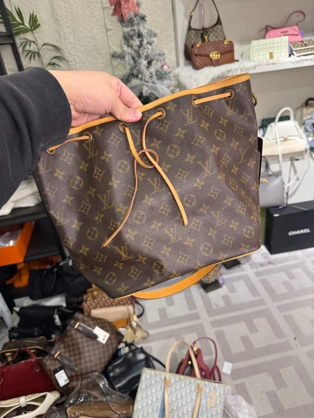 95新 LV lv水桶小号单肩斜挎包/11728410