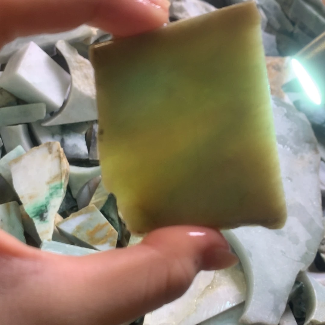 翡翠颈饰未镶嵌缅甸翡翠