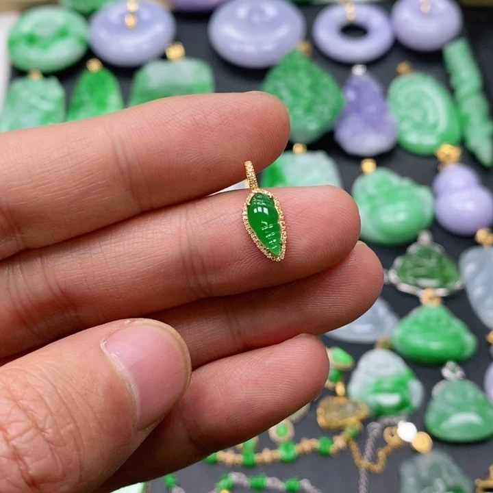 翡翠颈饰未镶嵌吊坠