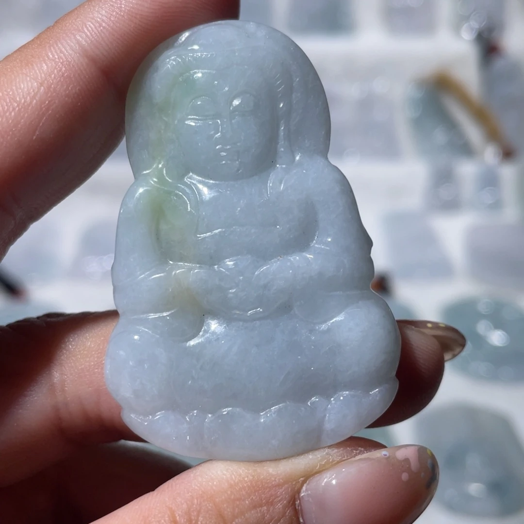 翡翠未镶嵌颈饰观音，微瑕