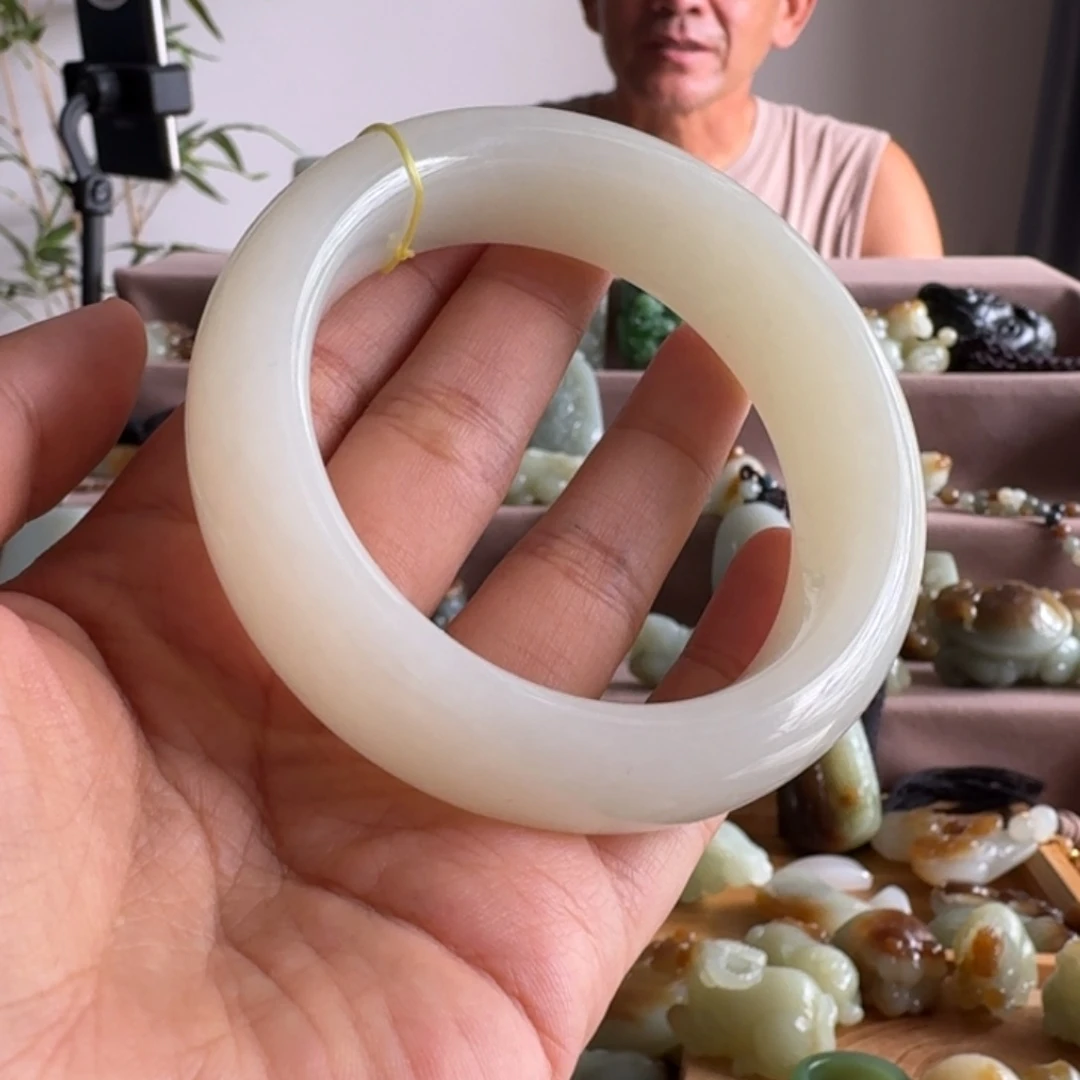 颈饰未镶嵌和田玉（糖玉）