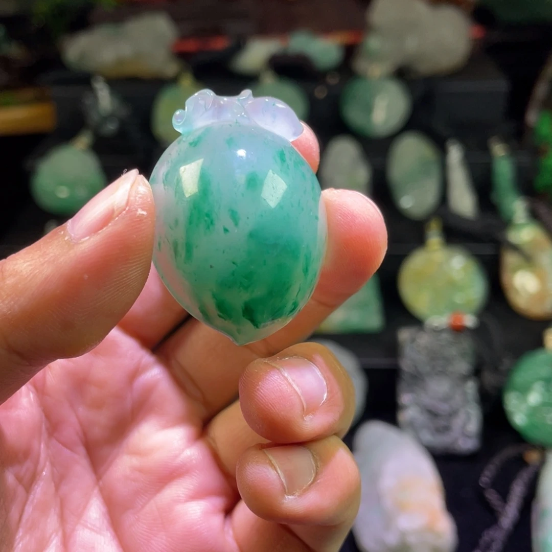 石英质玉（非洲翠）未镶嵌颈饰