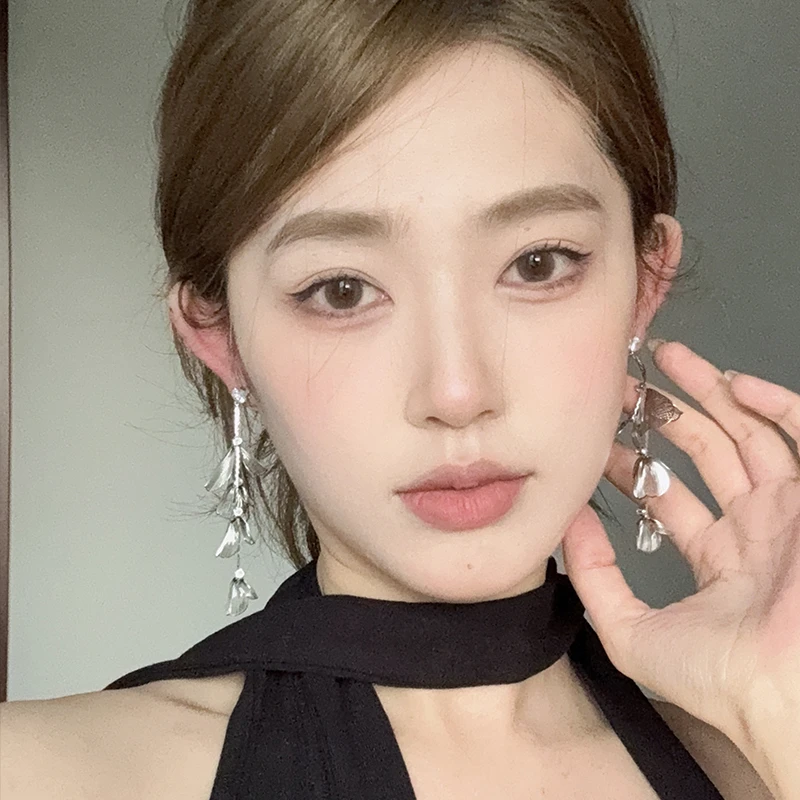 oushipei/欧诗佩 铜合金合成锆石耳饰 气质镶钻银色花朵流苏耳环