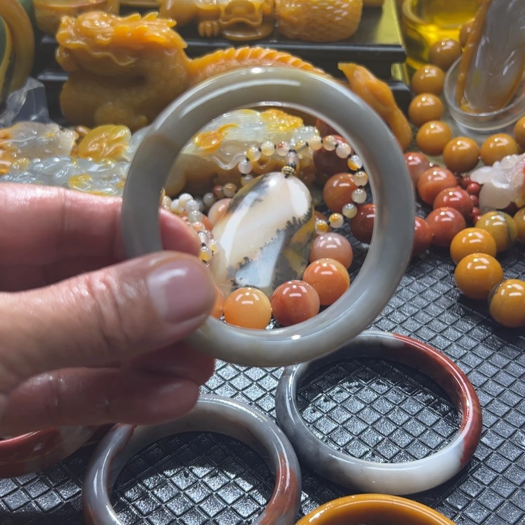 石英质玉未镶嵌颈饰