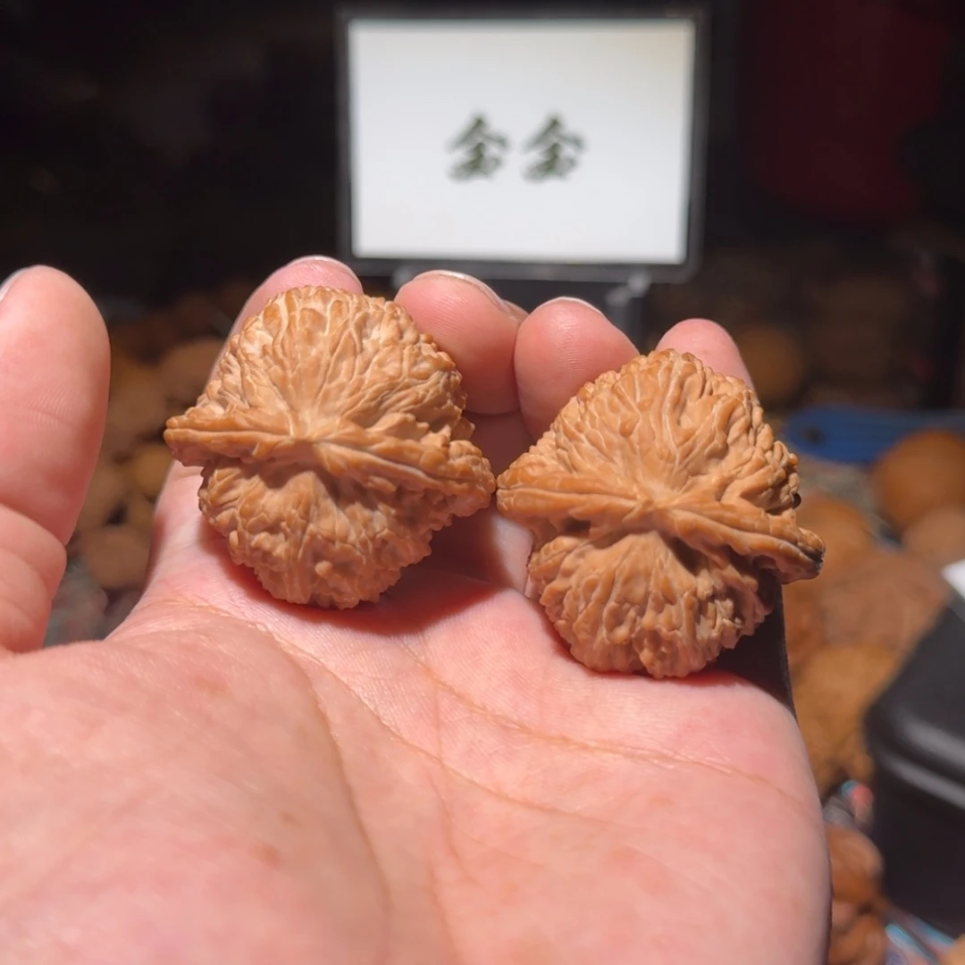 把件文玩核桃1264球白，尺寸40 40 34