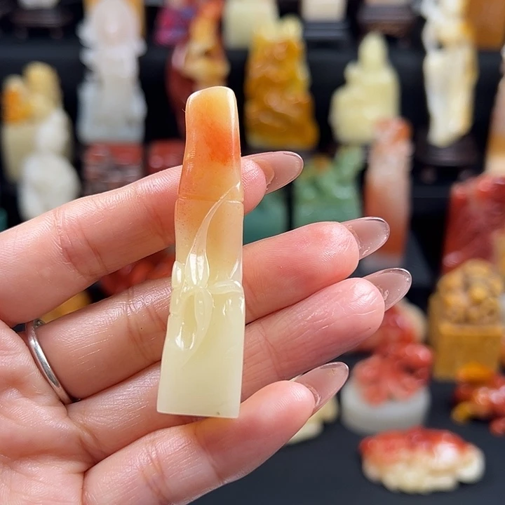 寿山石三彩老性芙蓉石