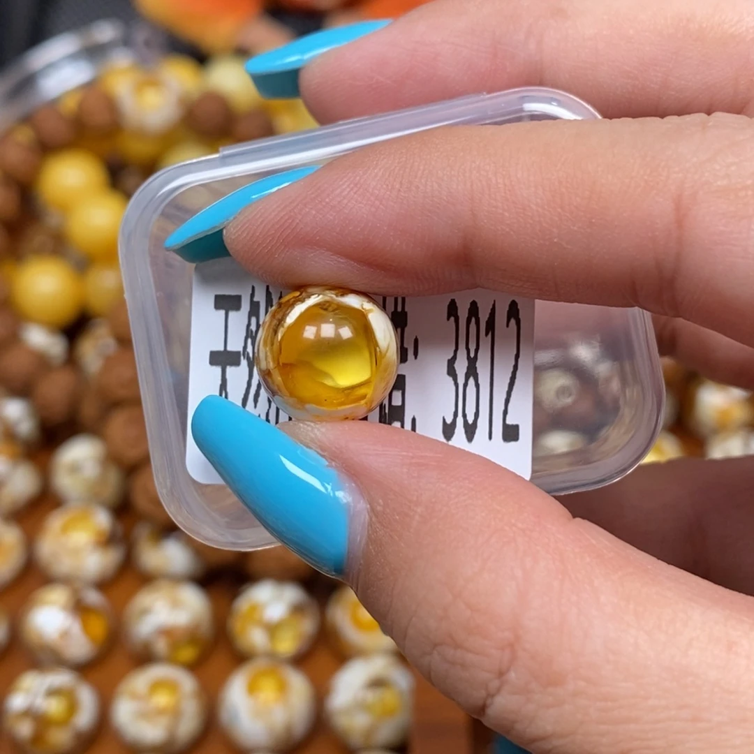 蜜蜡未镶嵌珠宝奇石3812