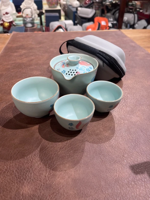 a 176荷花一壶三杯旅行茶具