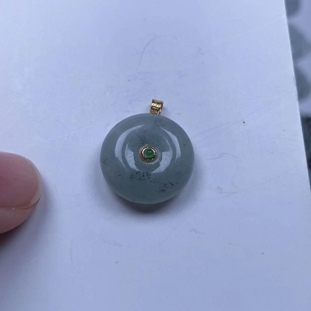 翡翠18K金镶嵌颈饰平安扣