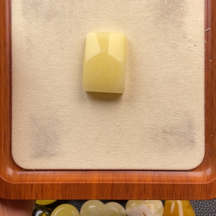 琥珀未镶嵌颈饰好