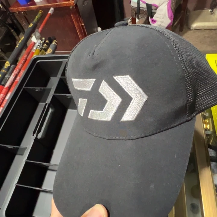 达瓦黑色帽子一顶，全新