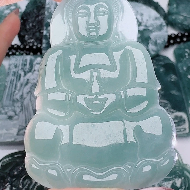 翡翠未镶嵌颈饰多样性发其一