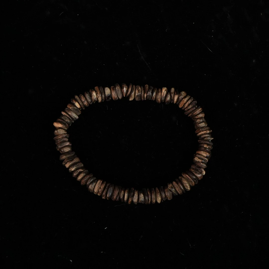 DY-A4924 柬埔寨戈公沉香铁结软丝9分沉药片珠 4.3g