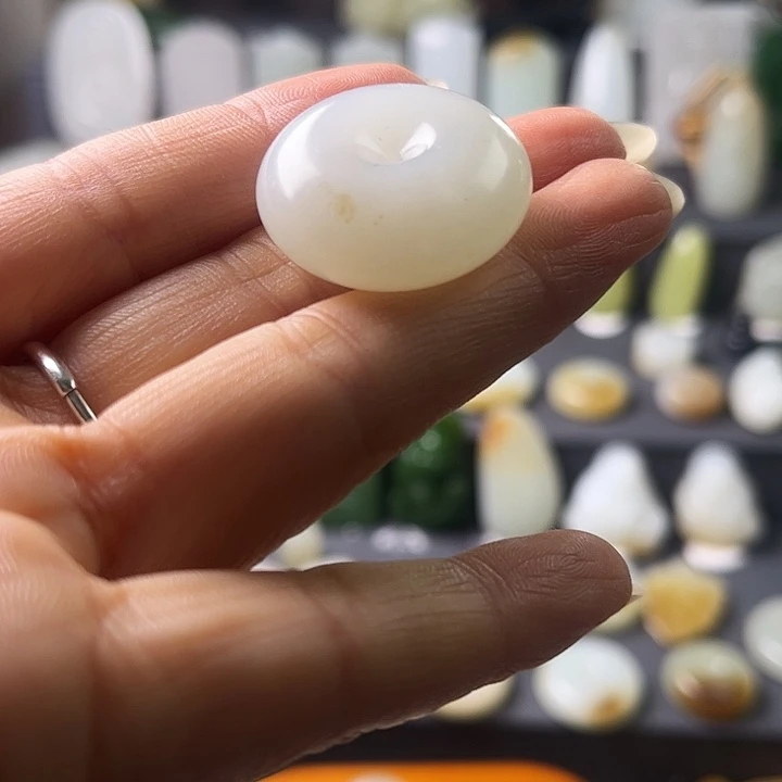 和田玉（糖玉）未镶嵌颈饰