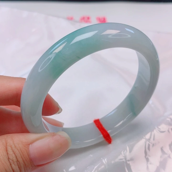 翡翠手镯未镶嵌54圈