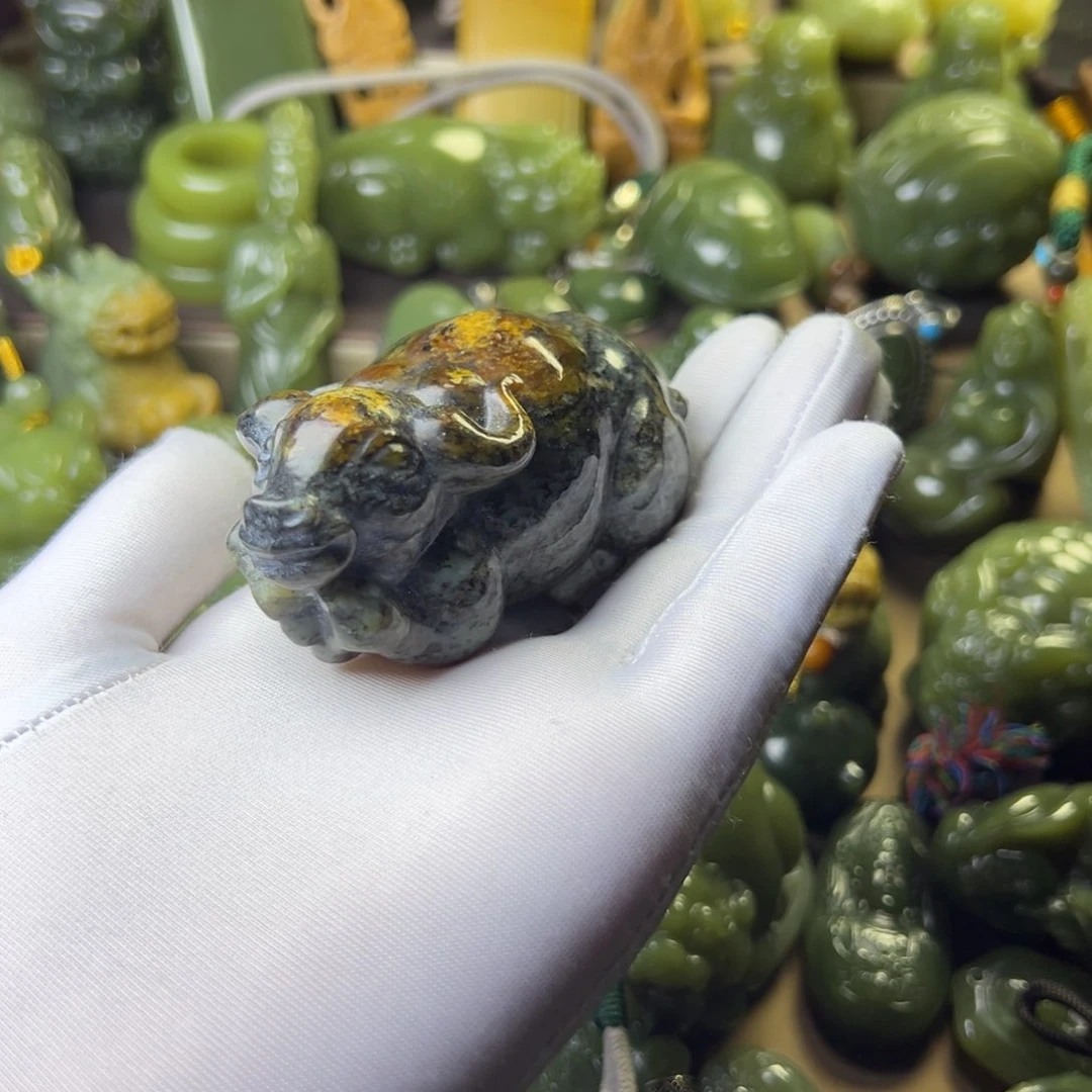 岫岩河磨玉（透闪石质玉）把件未镶嵌大**龙