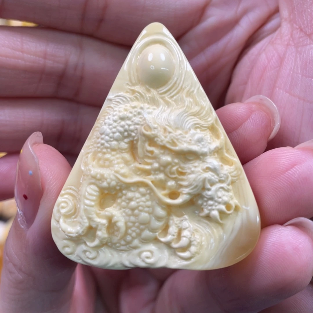 裸石蜜蜡未镶嵌琥珀蜜蜡雕刻件