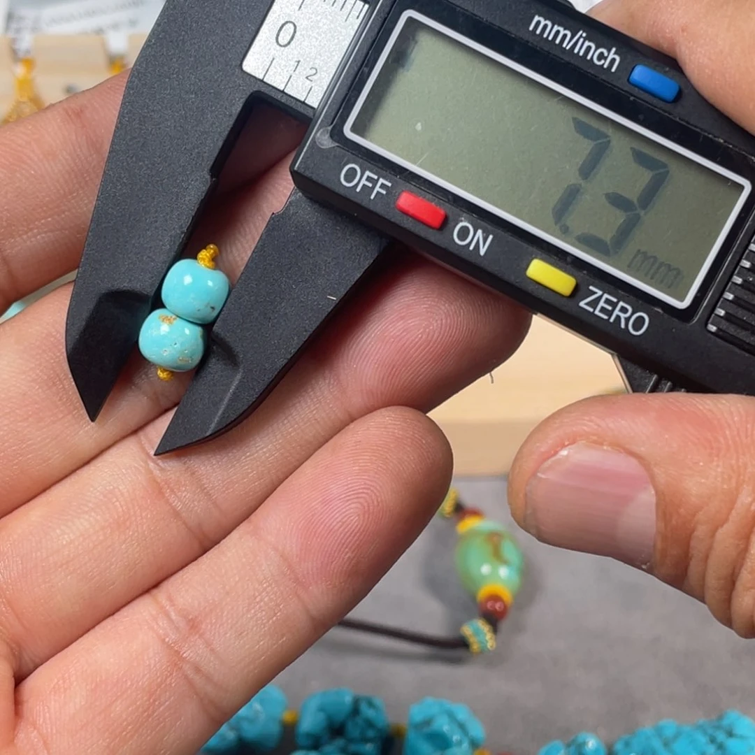 绿松石未镶嵌颈饰