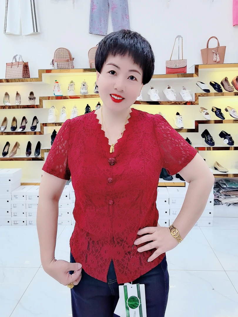 822   新款纯色百搭显瘦蕾丝衫