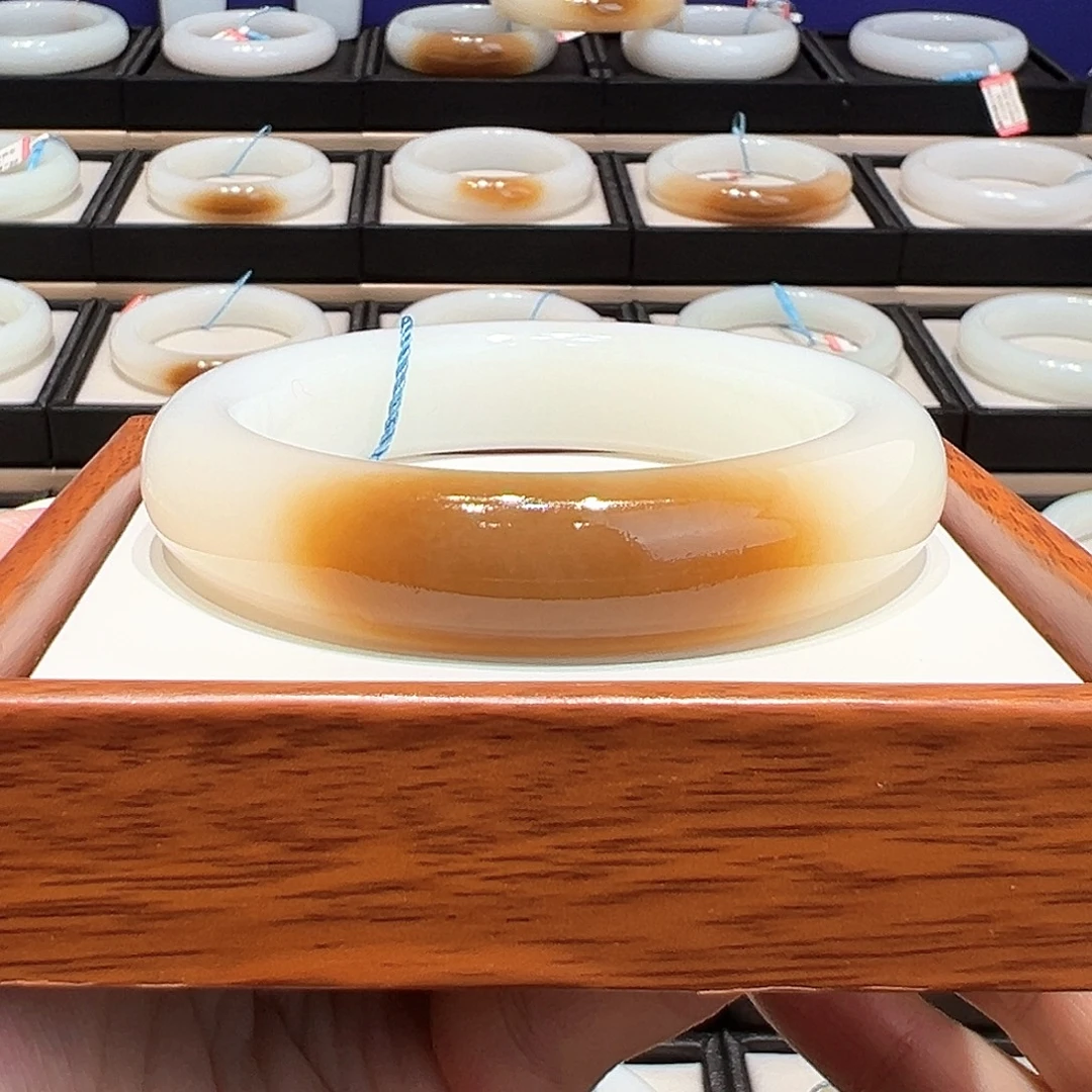 和田玉（糖玉）未镶嵌手镯