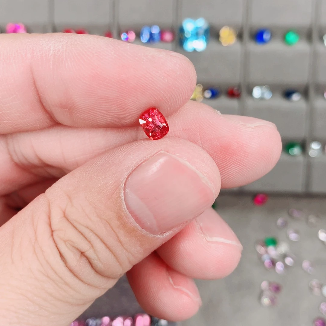 尖晶石裸石未镶嵌0.68ct 精切尖晶石