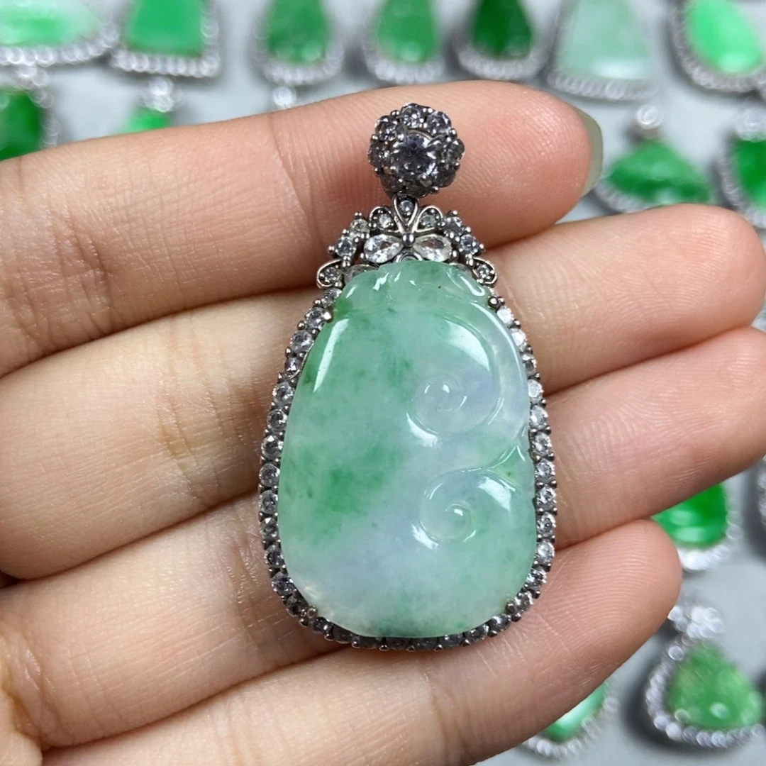 颈饰未镶嵌翡翠如意